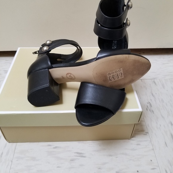 🚫🚫SOLD🚫🚫 Michael Kors ankle strap sandals - Picture 4 of 8